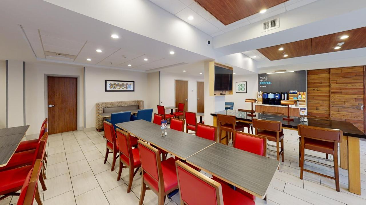 Holiday Inn Express South Burlington By Ihg Exterior foto